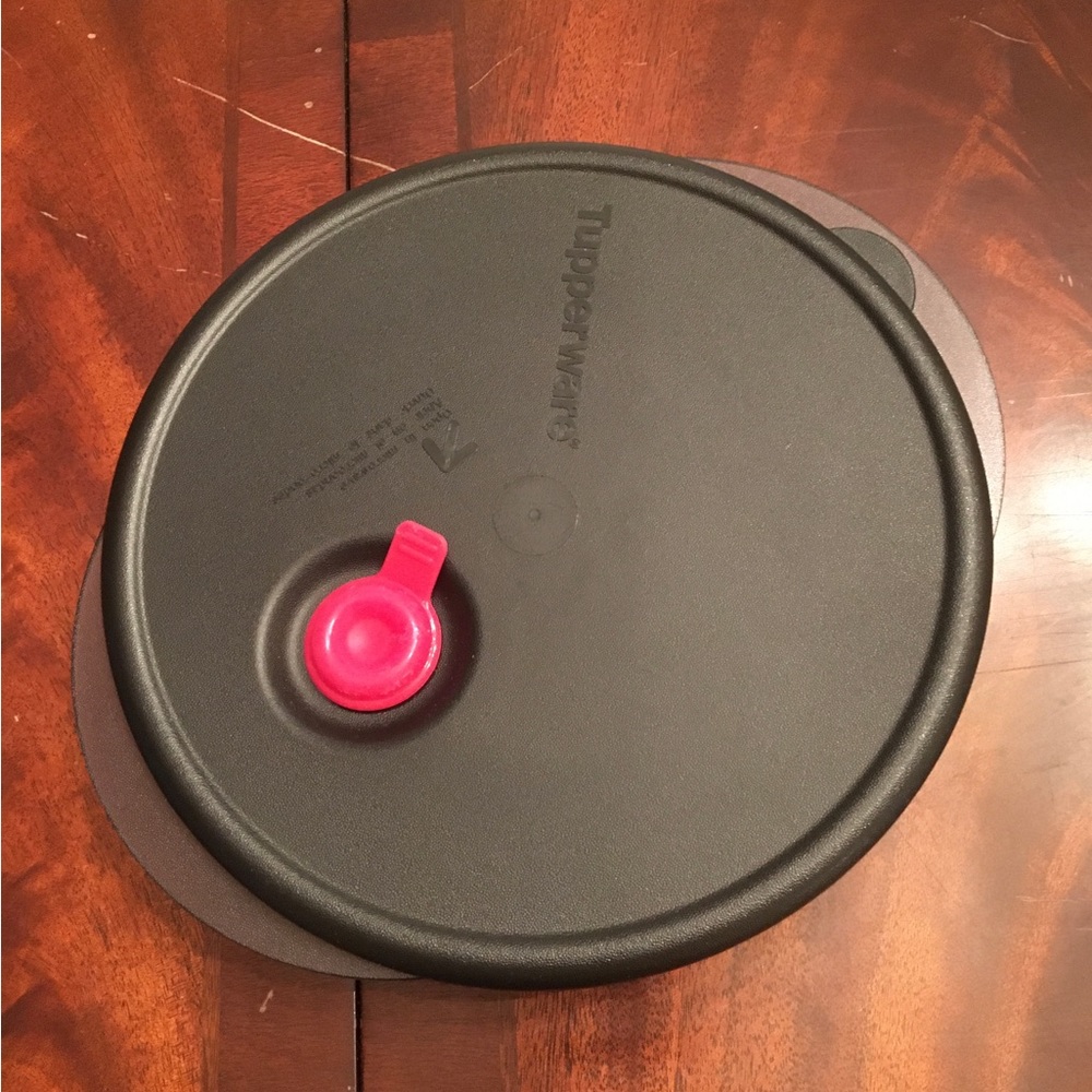 Tupperware Crystalwave divided dish